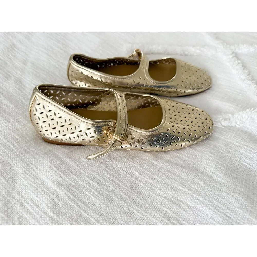 Crewcuts Factory | NWOT Girls Metallic Perforated Mary Janes Gold | Sz K4